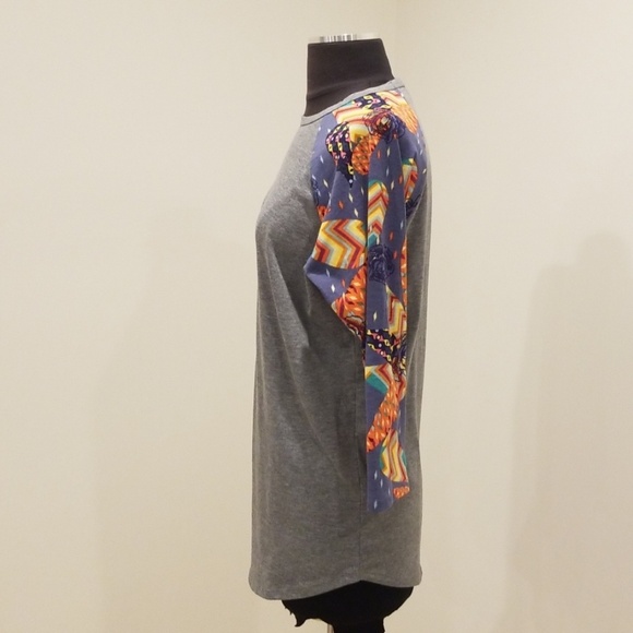 LULAROE Size M Grey with multi Print Sleeves Top - Picture 2 of 6